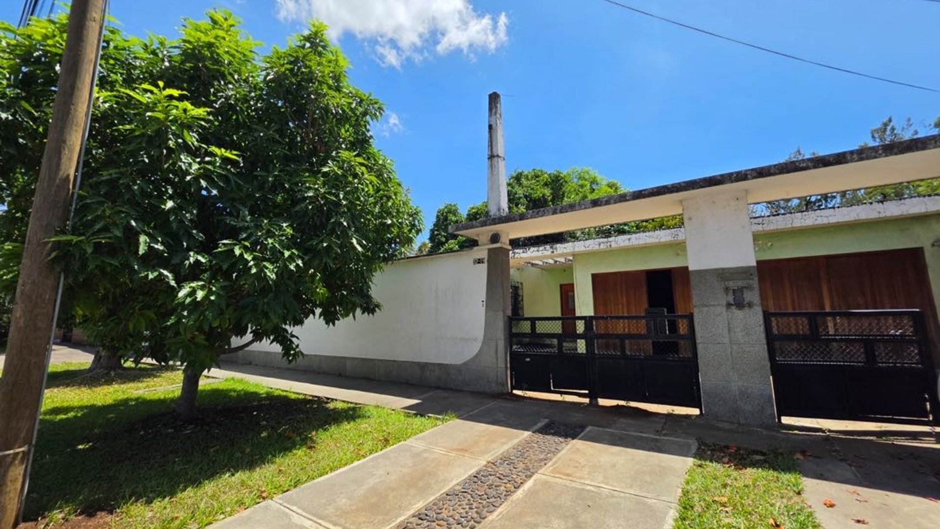 Venta de terreno para demoler o remodelar Zona 12 El Carmen (B)