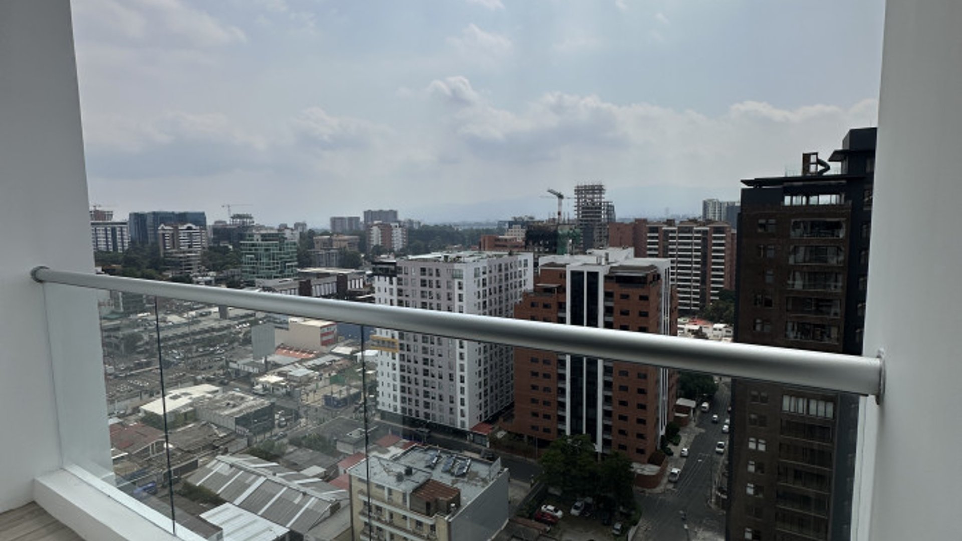 Apartamento nuevo en zona 10 en venta - Miniatura 8