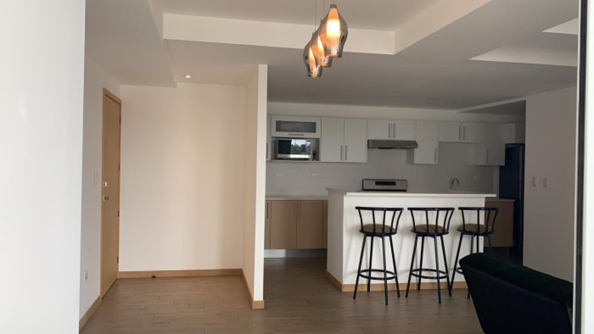 Apartamento Residencial en renta en Zona 10 - Image 1