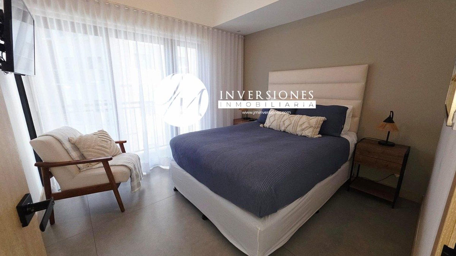 Apartamento amueblado en renta zona 10 - Miniatura 2