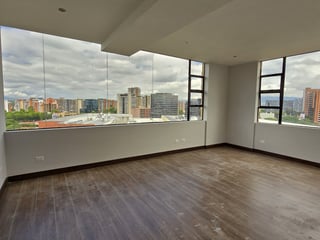 Apartamento en Zona 10 en venta REMODELADO - 2