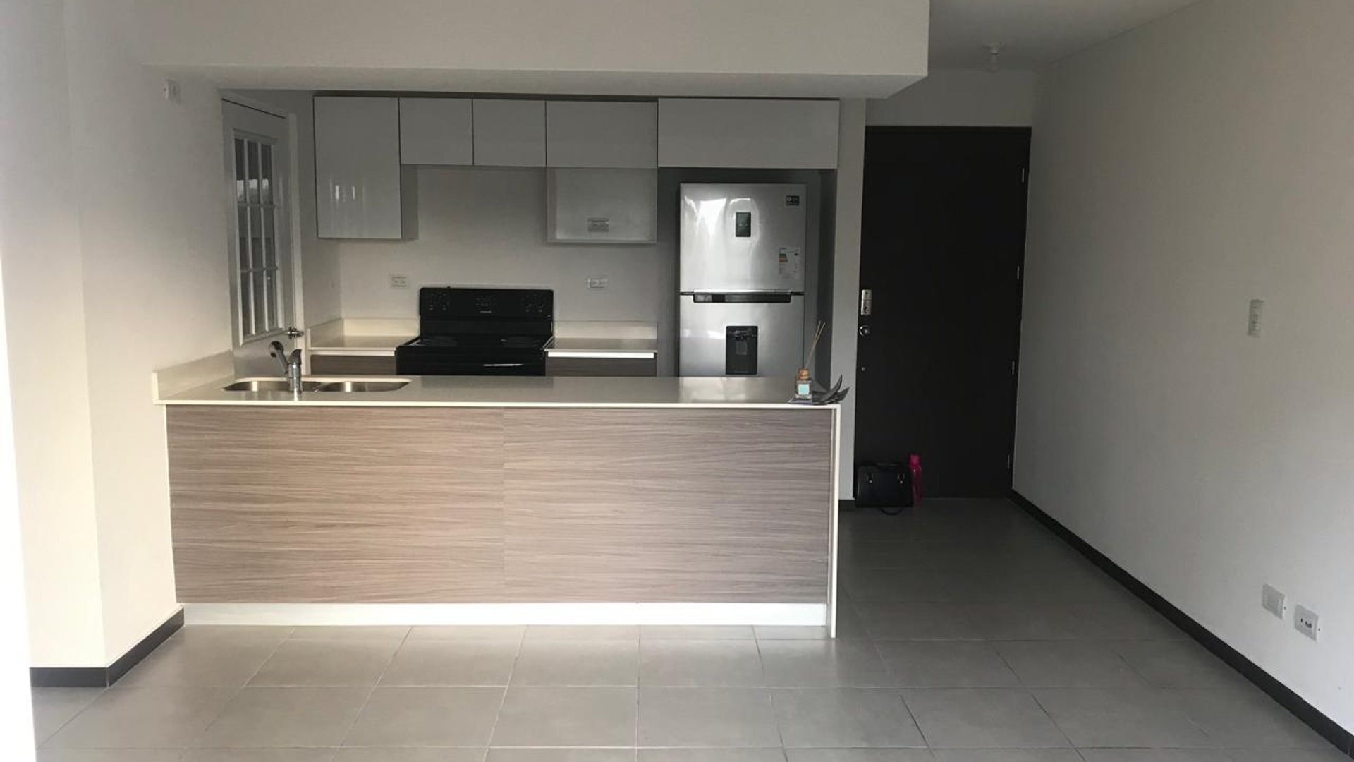Apartamento con piscina en renta - 3 habitaciones en zona 11 Ref-5865