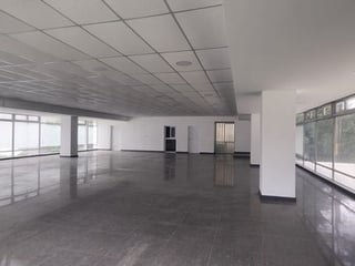 🏢 LOCAL COMERCIAL EN RENTA – COMPLEJO CES - 4