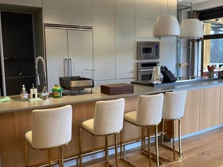 Precioso, moderno y muy iluminado Apto Amueblado en venta, zona 10 - 3