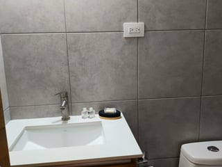 Apartamento en venta de 2 habitaciones en Zona 9 - 4
