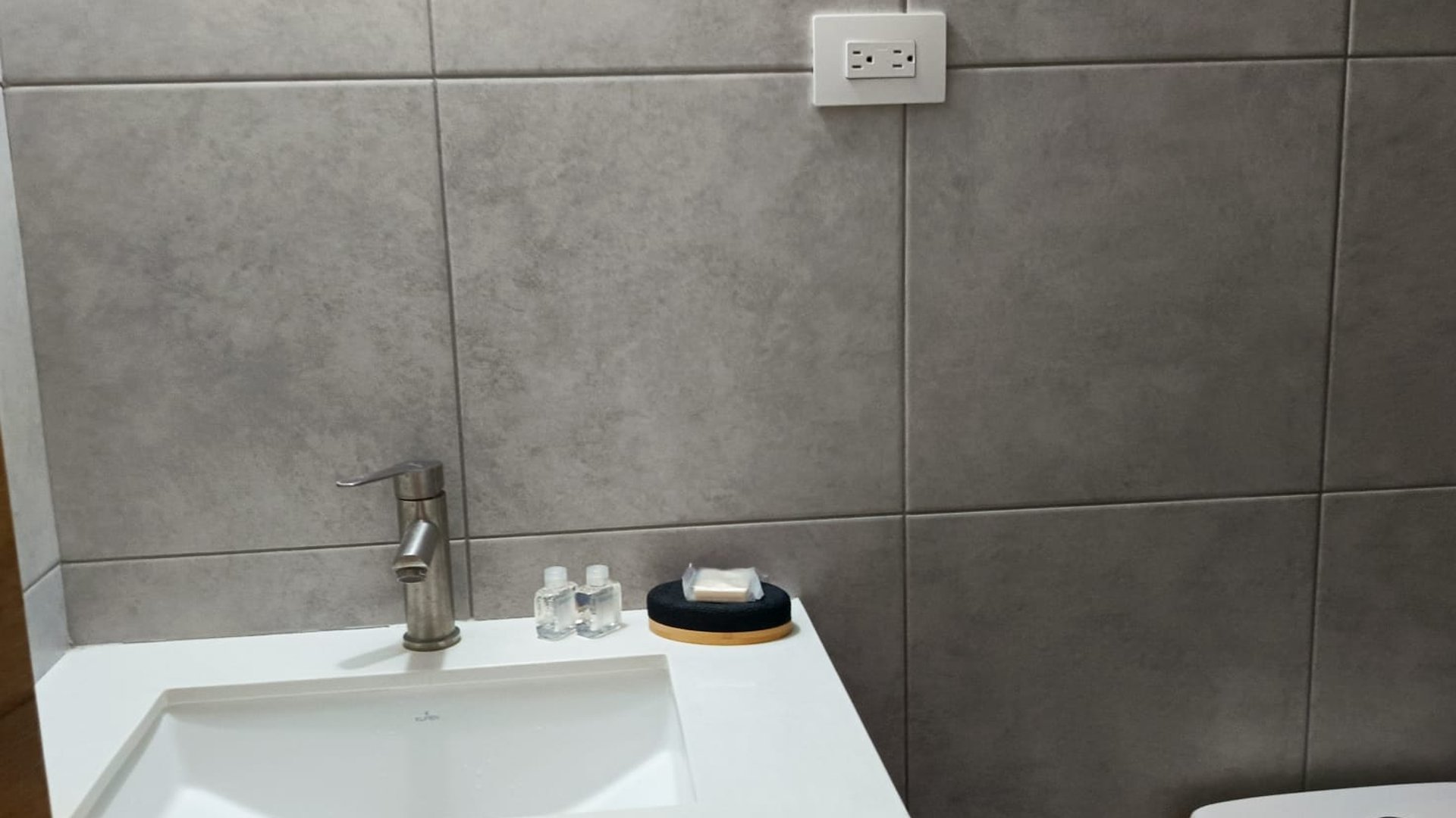 Apartamento en venta de 2 habitaciones en Zona 9 - Miniatura 4