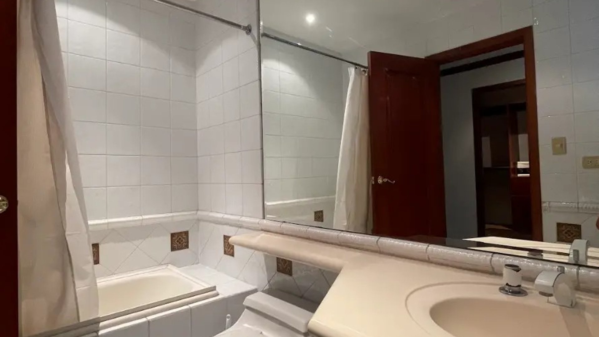 Apartamento en Alquiler Edificio L'Excellence, zona 14 N4