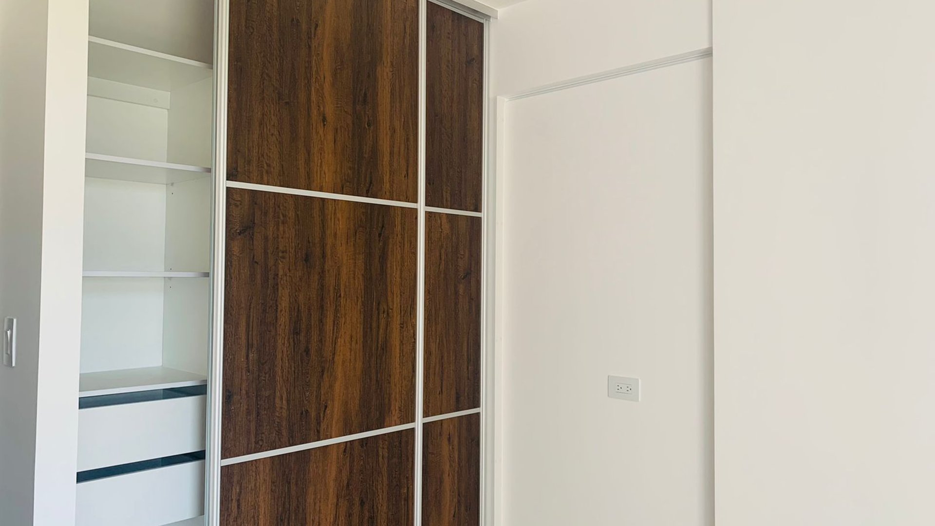 Rento / Vendo Lindo apartamento totalmente nuevo en Zona 5 - Miniatura 8