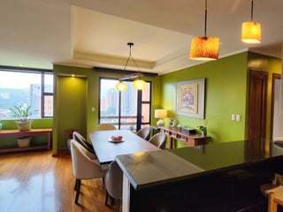 Amplio Apartamento en zona 10 en Alquiler - Image 7