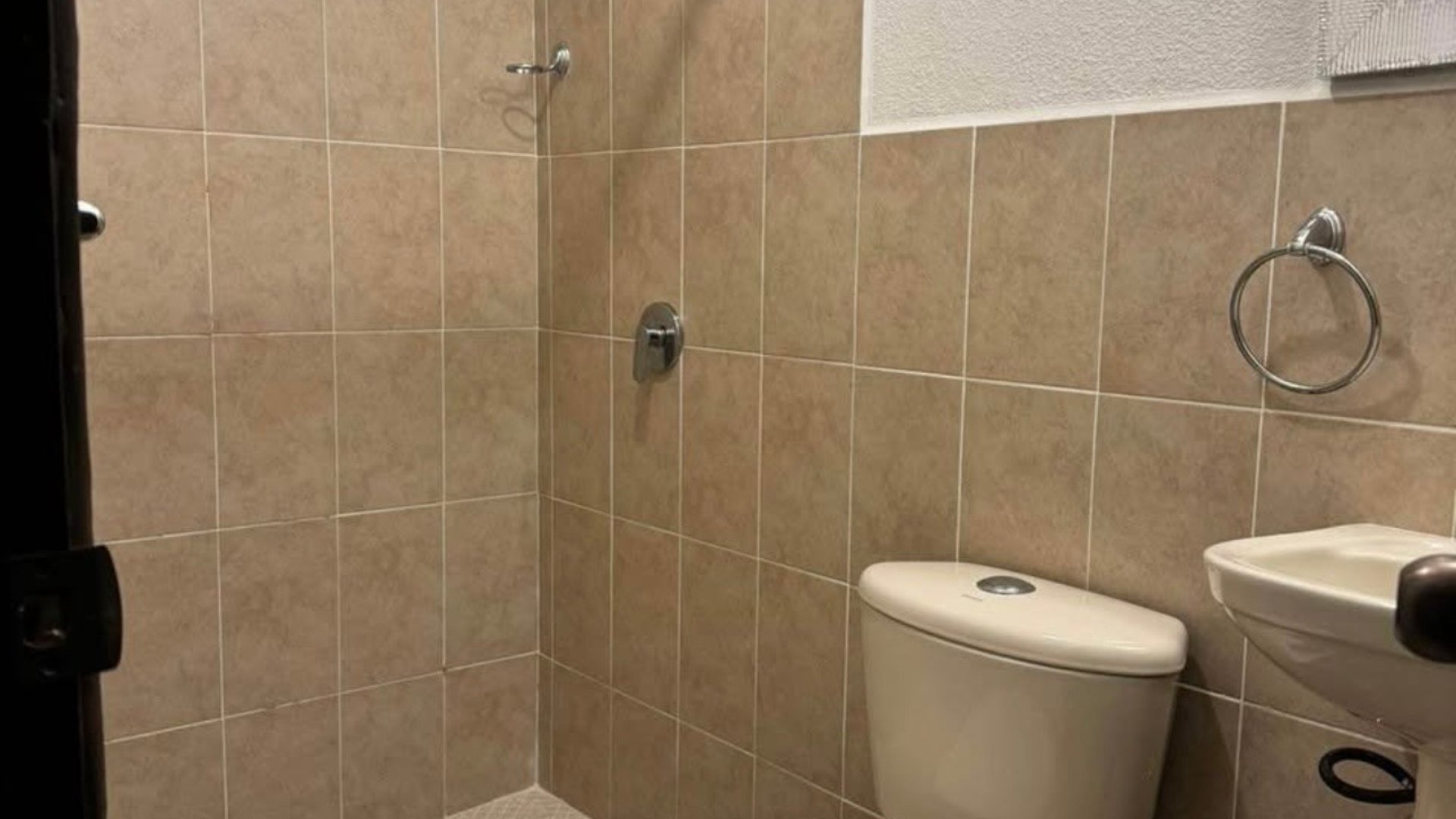 Casa Moderna en Venta - San José Pinula, Guatemala - Miniatura 4