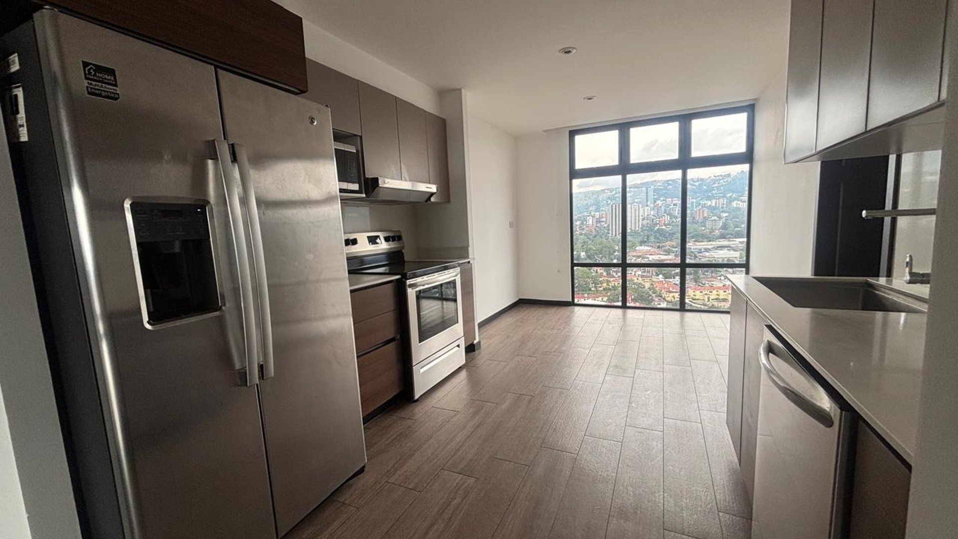 Apartamento en Alquiler Edificio IQ10, zona 10 - Miniatura 2