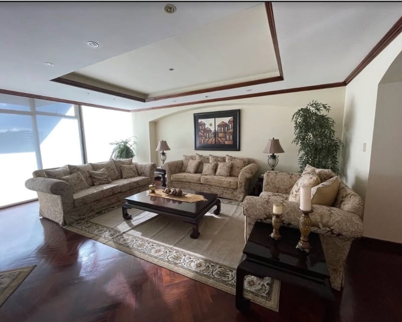 Apartamento en alquiler y venta en Edificio L’Excellence, Zona 14