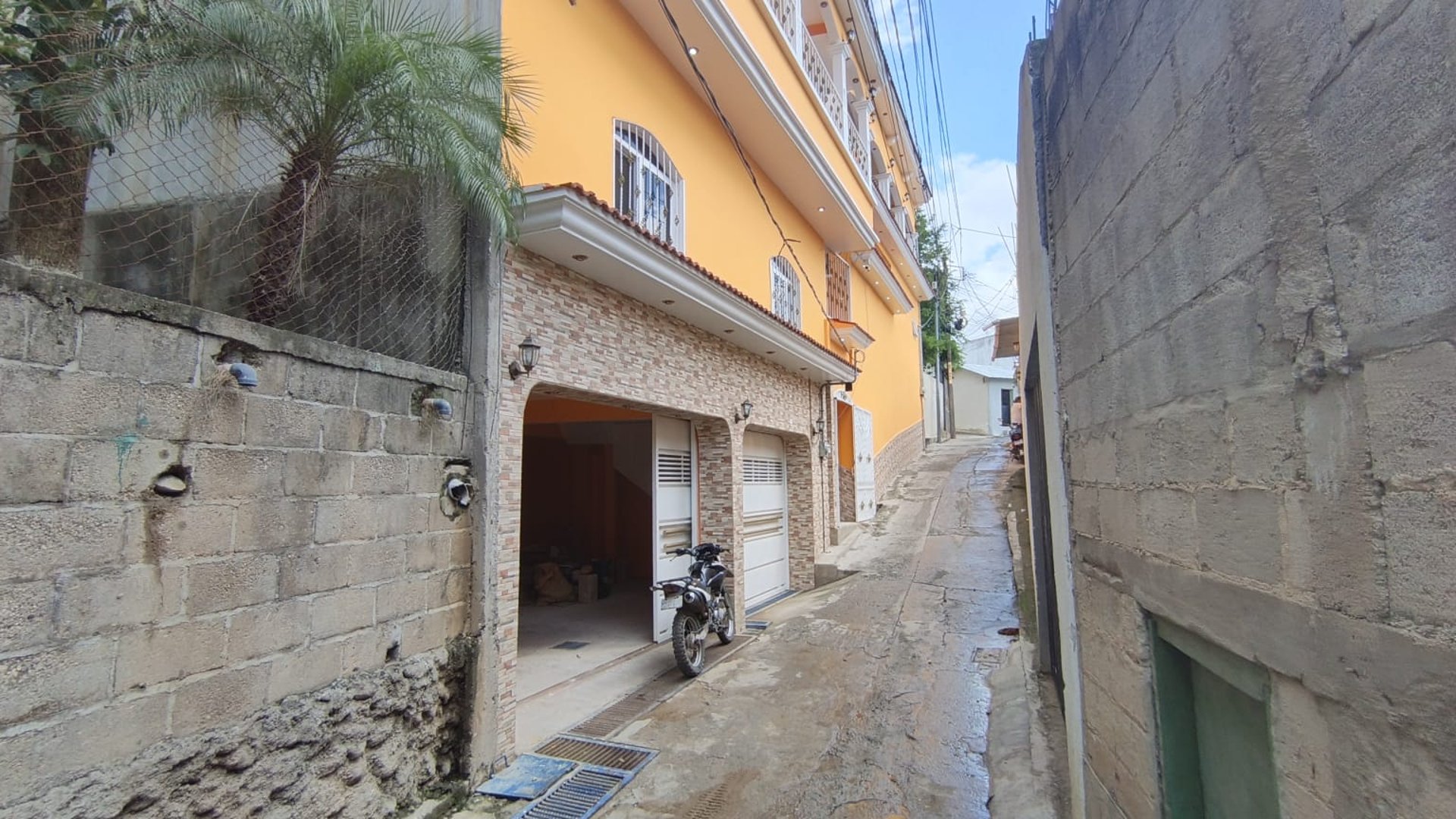 CASA EN RENTA IDEAL PARA OFICINAS O CLINICAS MEDICAS - Miniatura 2