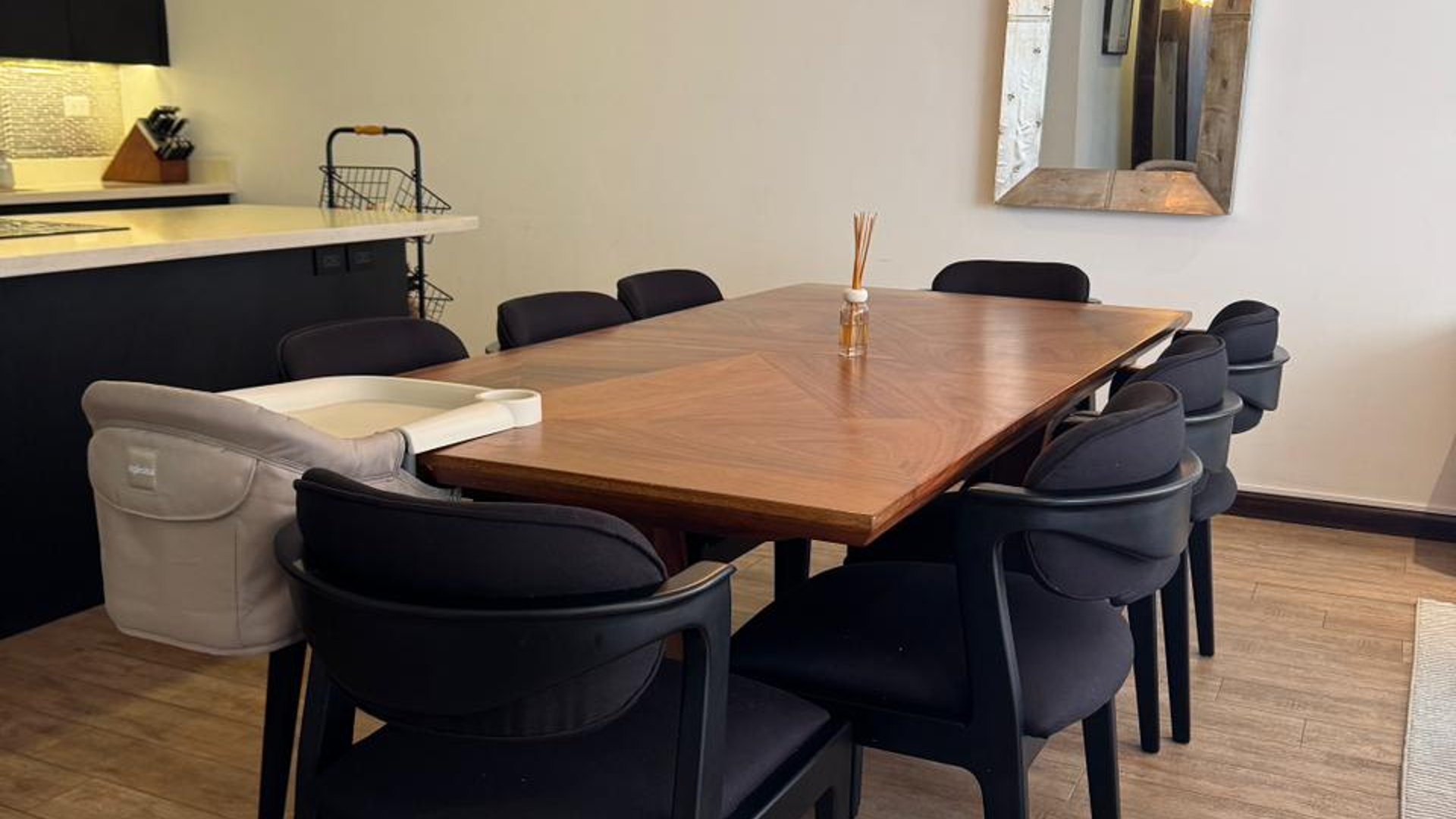 VENTA DE MODERNO APARTAMENTO - ALBERO 15, VH2 ZONA 15 - Miniatura 2