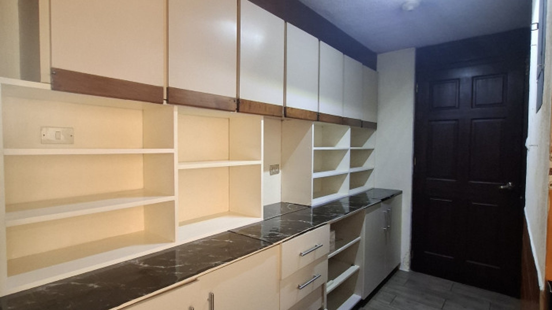 Casa en renta en zona 10 Bulevar Los Próceres - Miniatura 6
