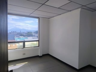 Zona 13 Alquilo Oficina 80 mt2 Blvd Liberacion - 4