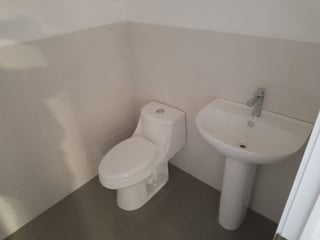 Oficina en renta, en Zona 9 - 5