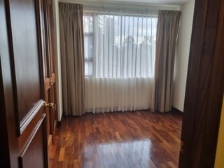 Apartamento en Renta en Edificio Altos de Santa Clara Zona 10 de 3 Habitaciones - 4