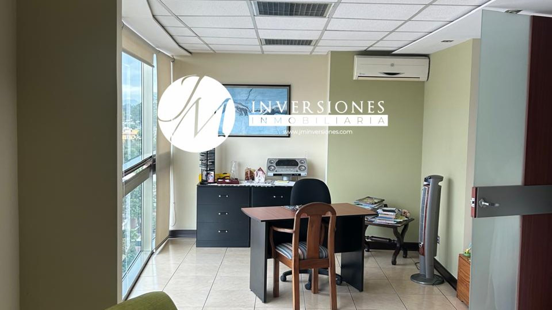 Oficina en Venta en zona 10 - Miniatura 2