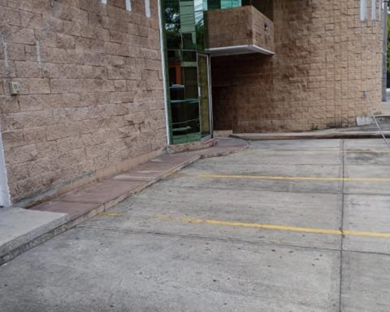 Alquilo Edificio de esquina en zona 13