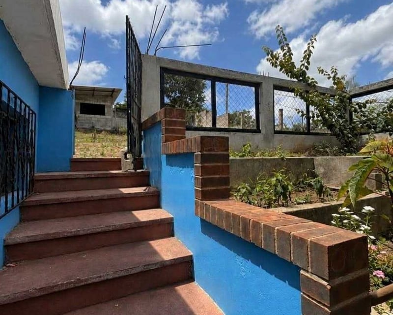 CASA CON AMPLIO TERRENO EN VENTA 📍 Los Encuentros, Canalitos, Zona 24