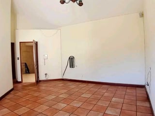 CASA  EN VENTA ESTILO COLONIAL,📍sobre 20 calle Z. 10, fuera de garita - Image 10