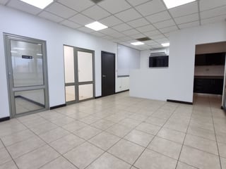 Oficina en alquiler en zona 10 Edificio Dubai Center - 3