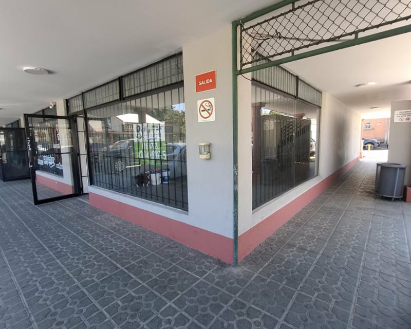 En Renta local con mezanine de 102m2 en Zona 10
