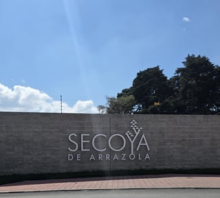 CASA EN VENTA – CONDOMINIO SECOYA DE ARRAZOLA | CAES KM. 16.5
