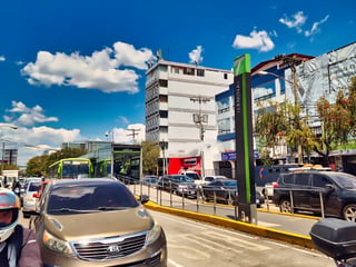 Edificio en venta | Zona 9, frente a Transmetro - 2