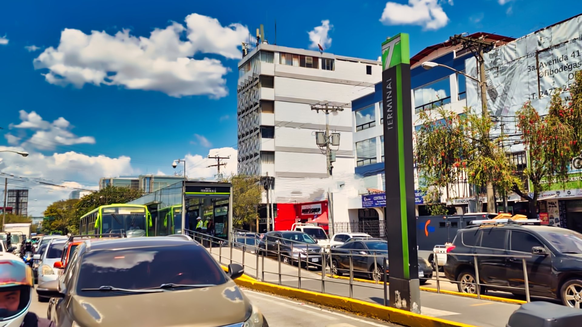 Edificio en venta | Zona 9, frente a Transmetro - Miniatura 2