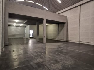 Bodega en Venta  con Mezanine en la Claz. Roosevelt - 2