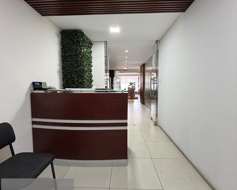 GEMINIS 10 - OFICINA EN RENTA – ZONA 10 (FRENTE A AVIA)