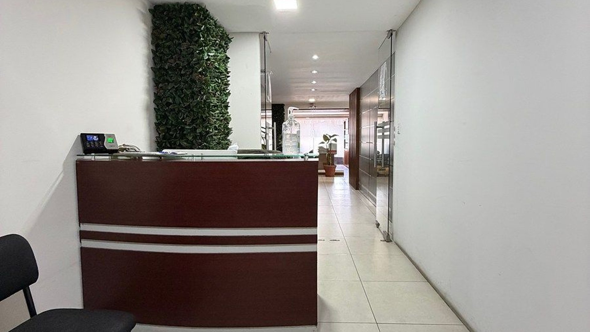 GEMINIS 10 - OFICINA EN RENTA – ZONA 10 (FRENTE A AVIA)