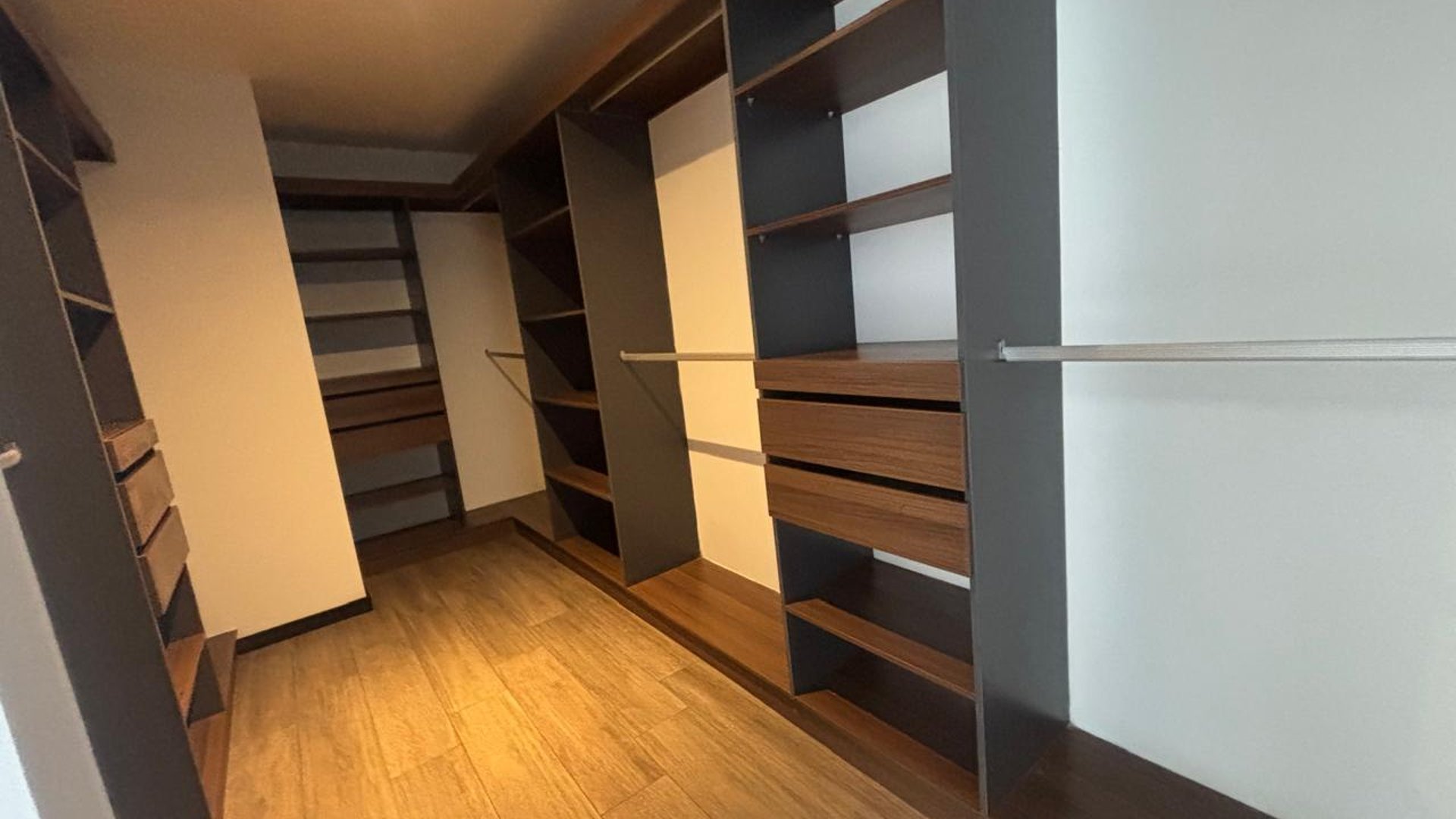 Apartamento en Alquiler Edificio IQ10, zona 10 - Miniatura 15