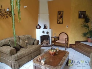 Casa en Venta Las Hojarascas Final Calzada Roosevelt - 2