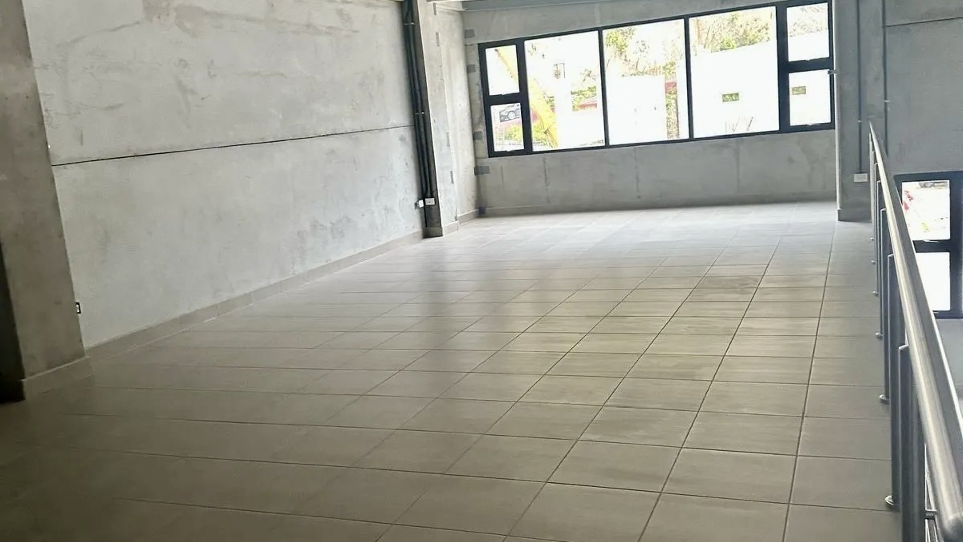 Calzada la paz / Bodega en renta zona 17 - Miniatura 6