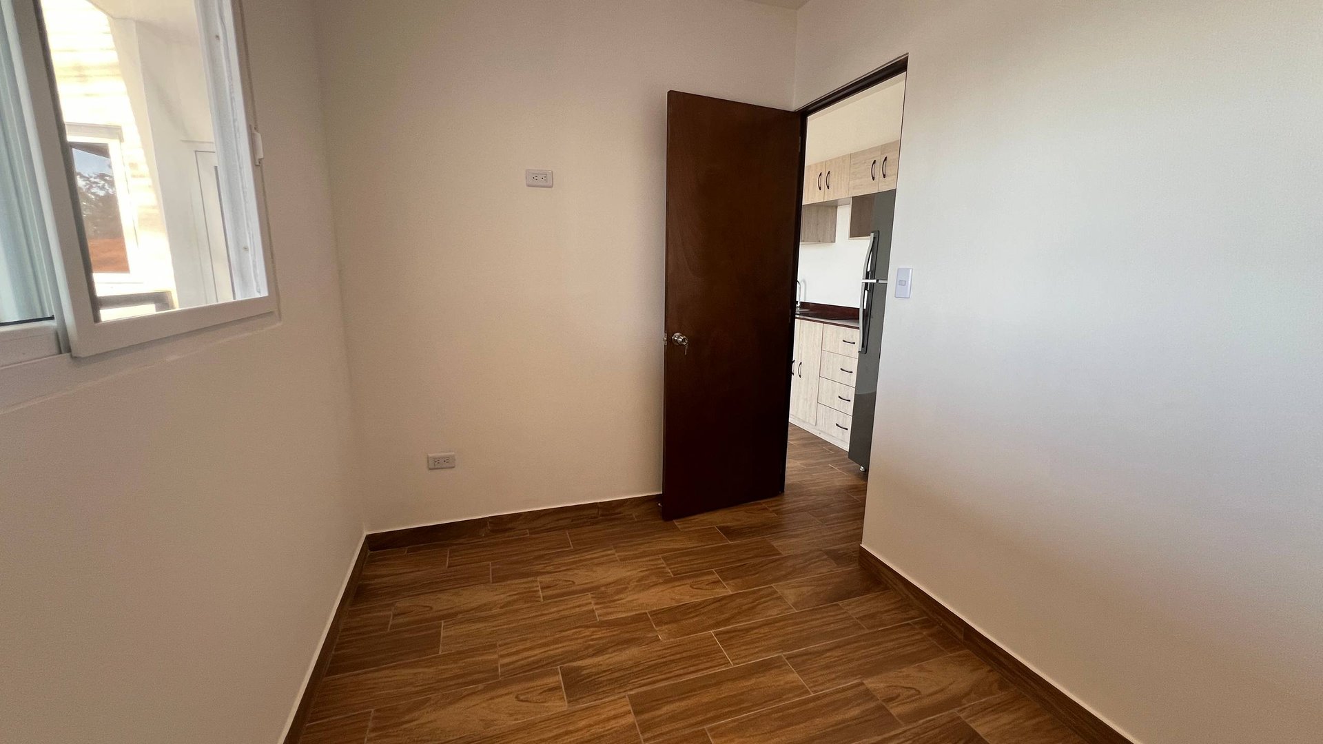 Apartamento D2 en renta en Hacienda Real zona 16 - Miniatura 5
