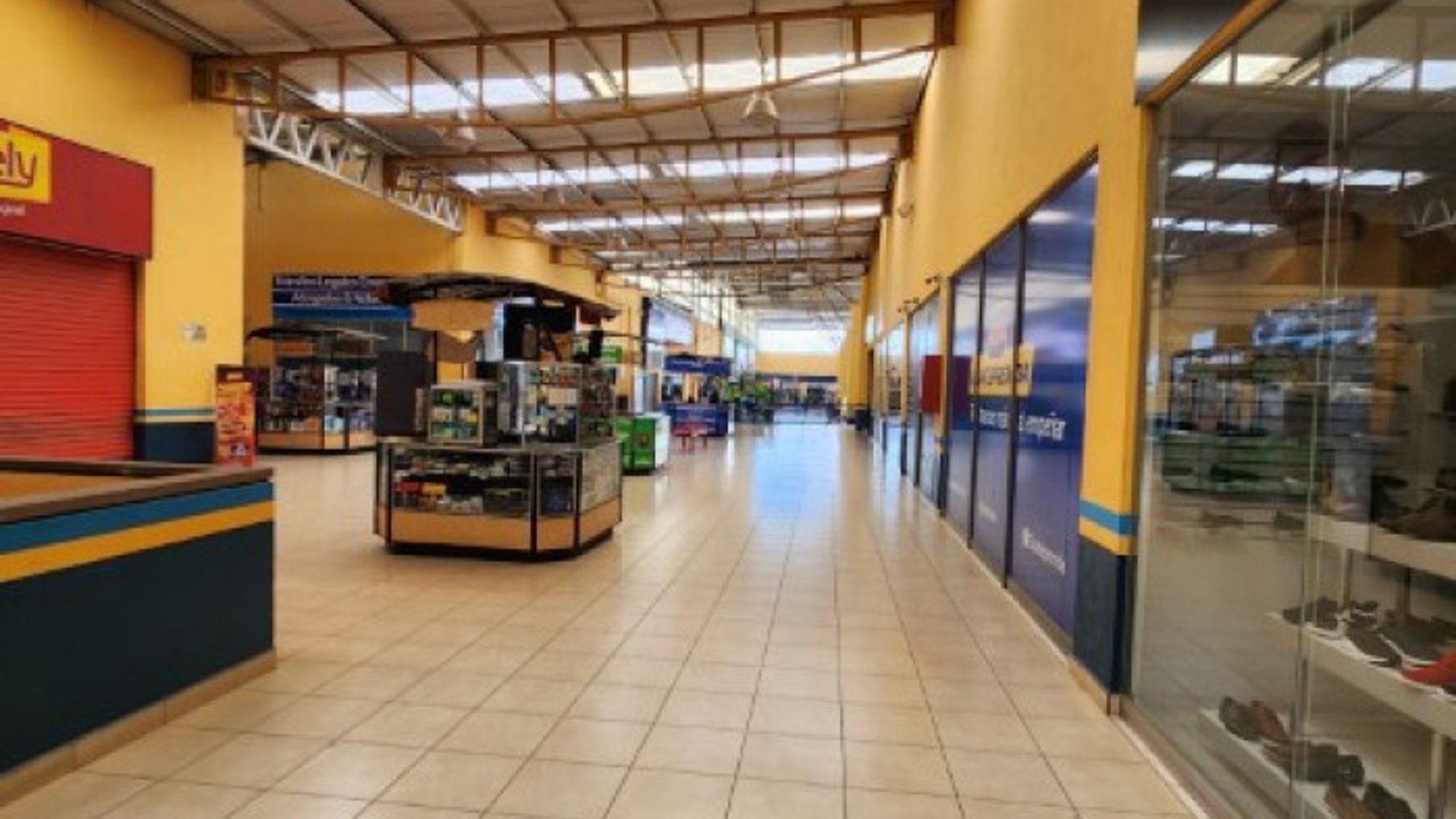 Local Comercial en Venta Plaza San Rafael Zona 18 - Miniatura 3