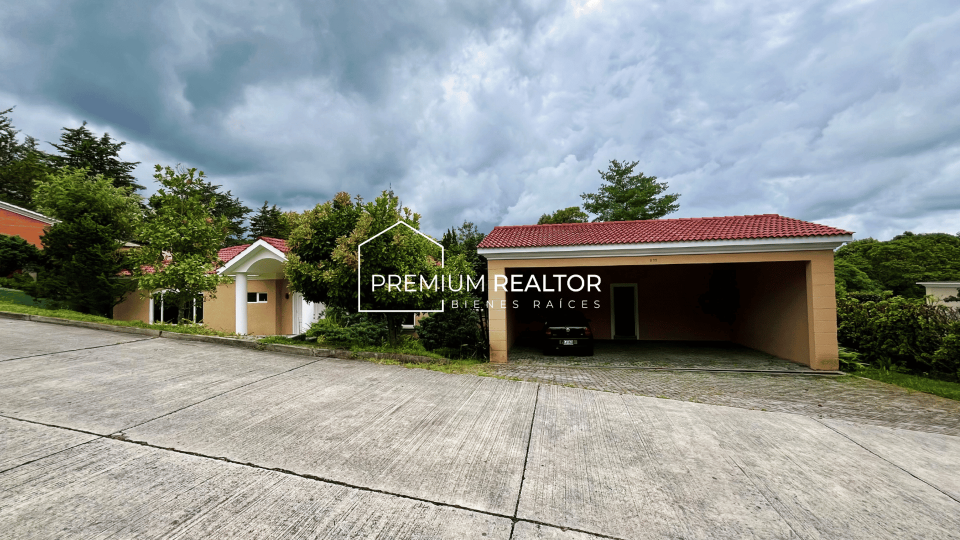 Luxurious 4-Bedroom House with Garden in Casa & Campo, Fraijanes - Rent $2800