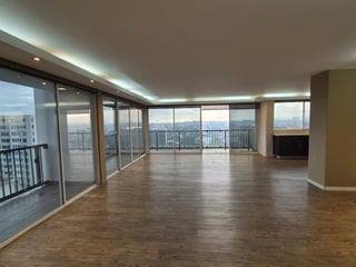 EN VENTA/RENTA AMPLIO APARTAMENTO REMODELADO ZONA 10 - 5