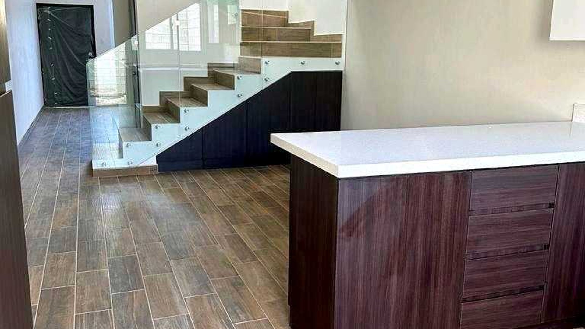TOWNHOUSE EN ALQUILER???? Hacienda Real, zona 16 - Miniatura 3