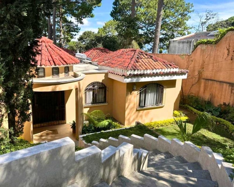 CASA EN VENTA📍Condominio El Encinal Mixco
