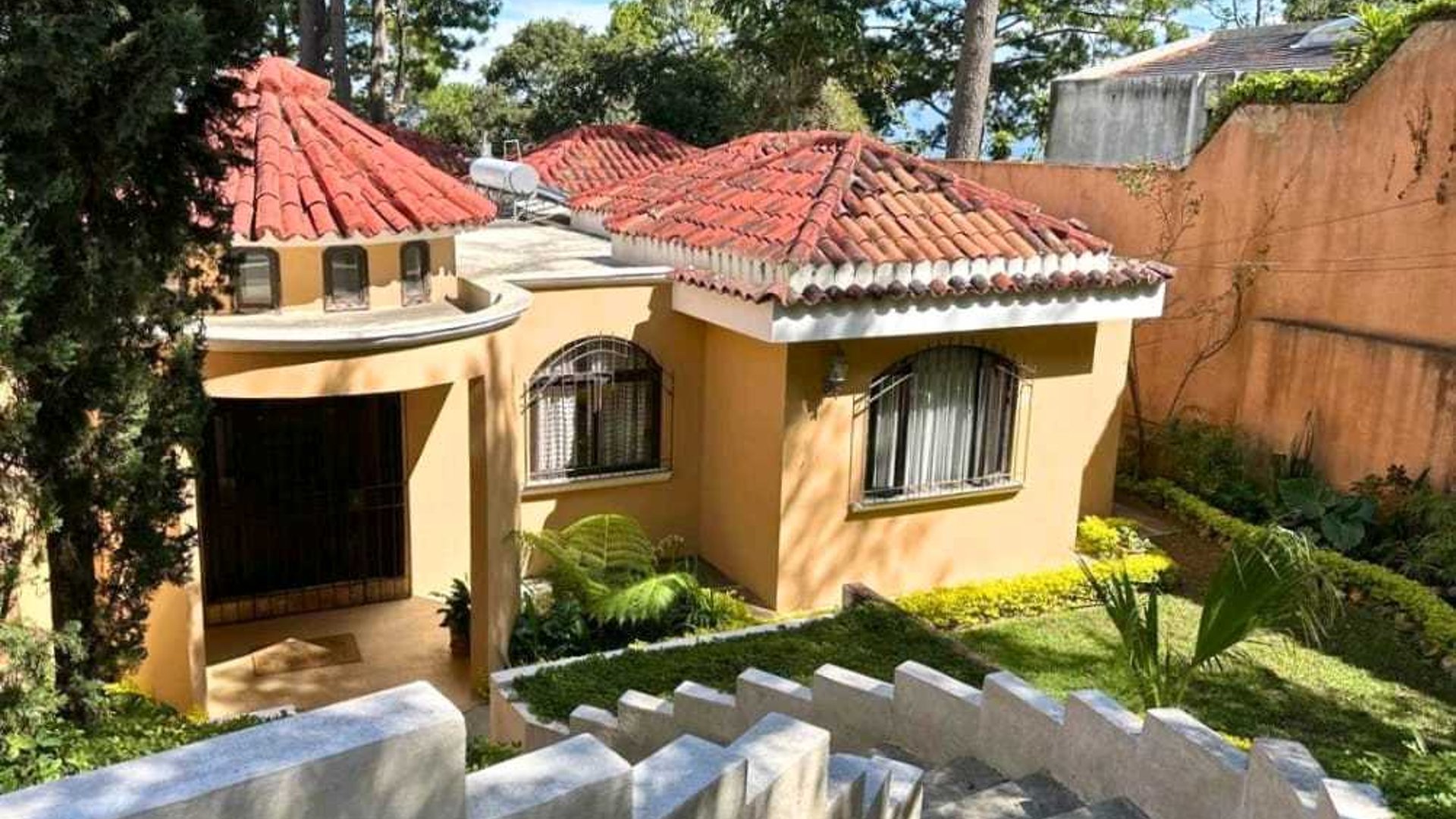 CASA EN VENTA📍Condominio El Encinal Mixco