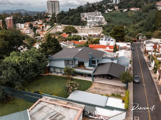 Vendo amplia casa en Condominio el Prado zona 10 - Image 2