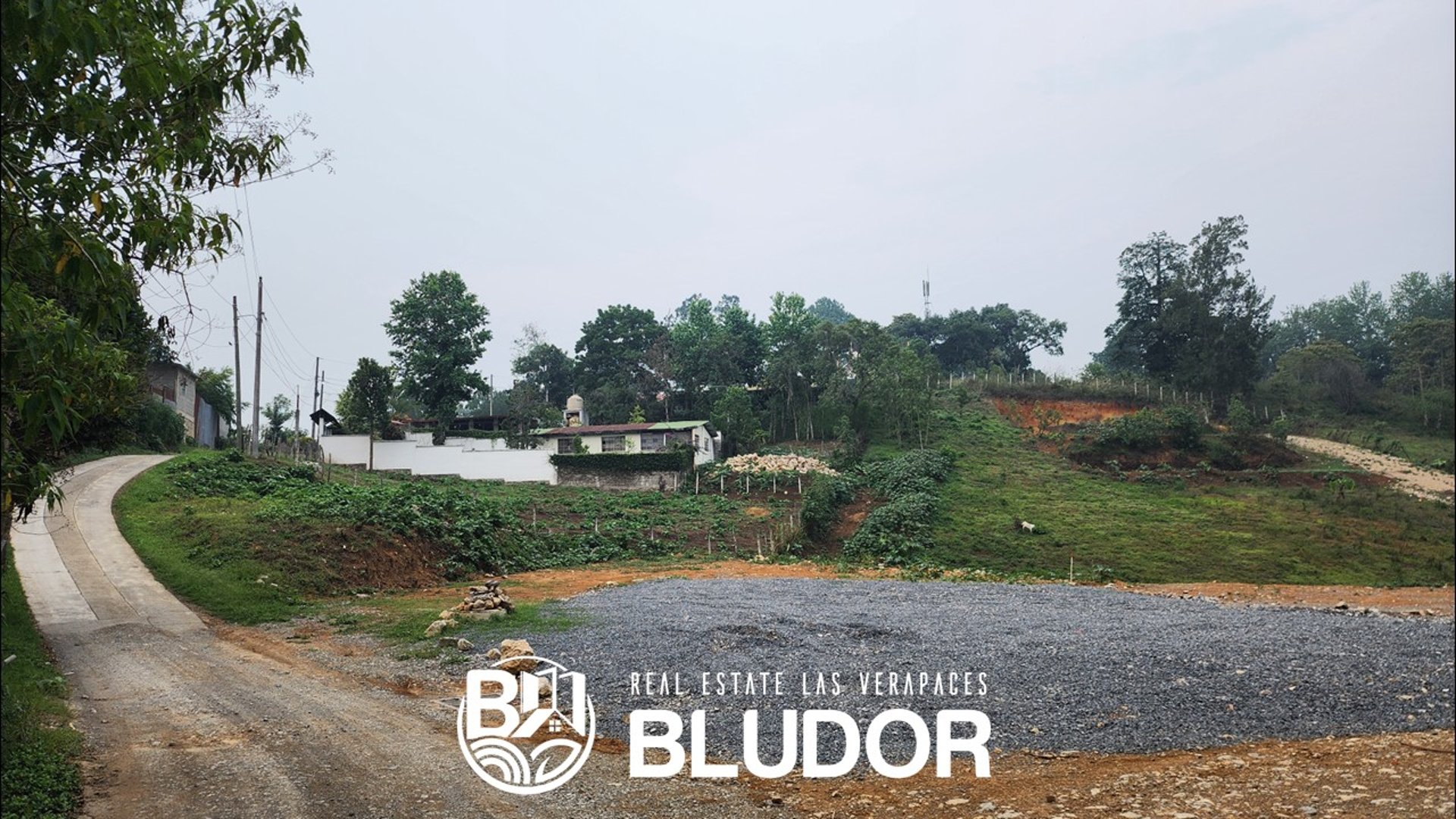 Terreno 320m² en Venta y/o Renta Zona 9 Cobán - Miniatura 2