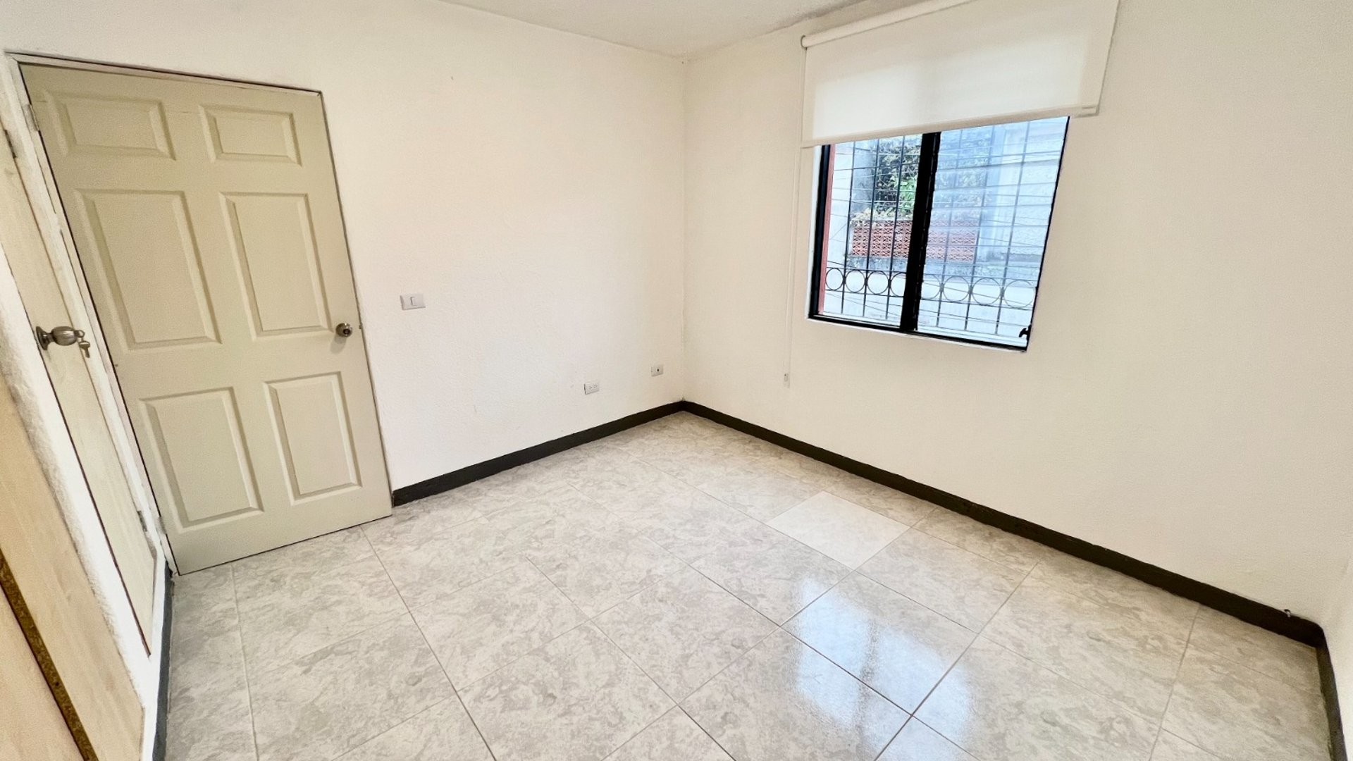 RENTA DE OFICINAS/CLINICAS EN ZONA 1 | NIVEL COMPLETO EN PLANTA 2 - Miniatura 14