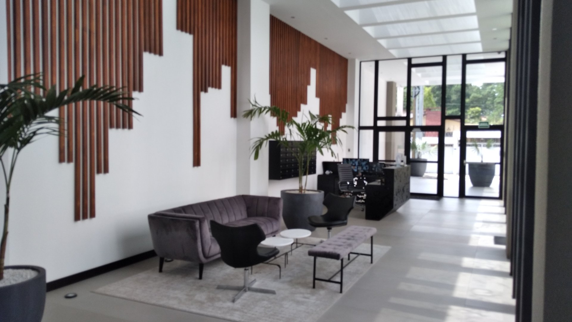 Vendo lindo apartamento Enalto, Kanajuyú zona 16 - Miniatura 2