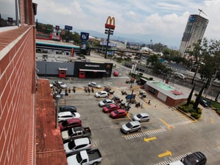 Rento Oficina Comercial zona 12 Plaza Canada - 4