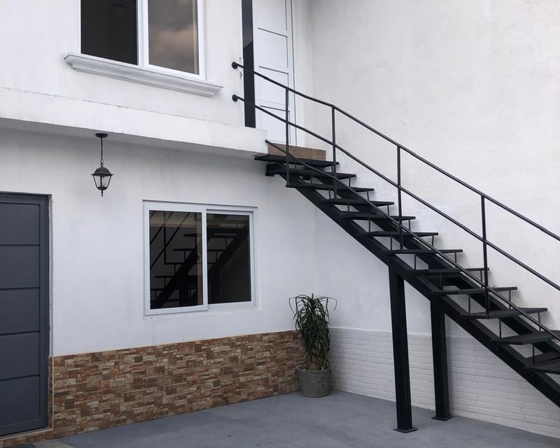 Casa en Venta con 2 apartamentos independientes, Zona 8 de Mixco